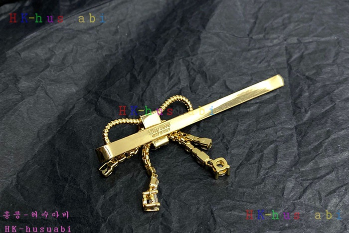 NEW 미우미우 헤어핀 신상 MU 8557006
