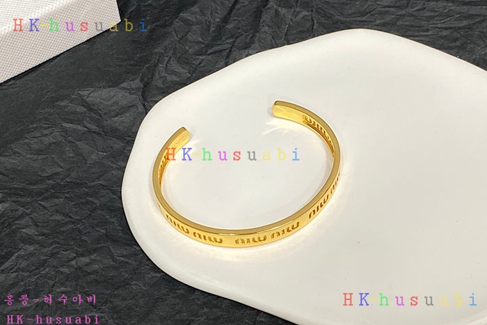 NEW 미우미우 팔찌 신상 MU 8557010