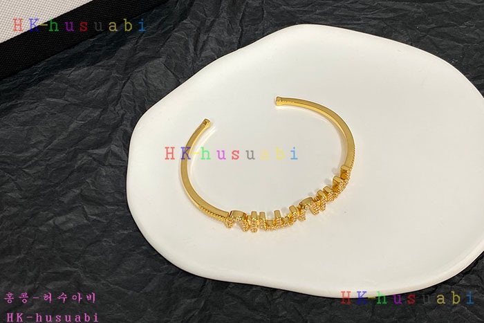 NEW 미우미우 팔찌 신상 MU 8557011