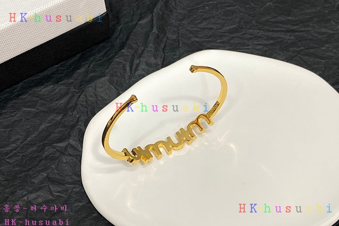 NEW 미우미우 팔찌 신상 MU 8557011