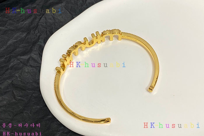 NEW 미우미우 팔찌 신상 MU 8557011