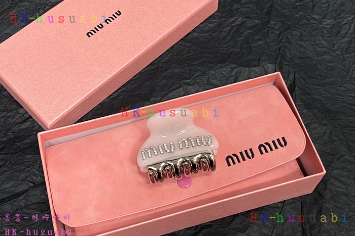 NEW 미우미우 헤어핀 신상 MU 8557018