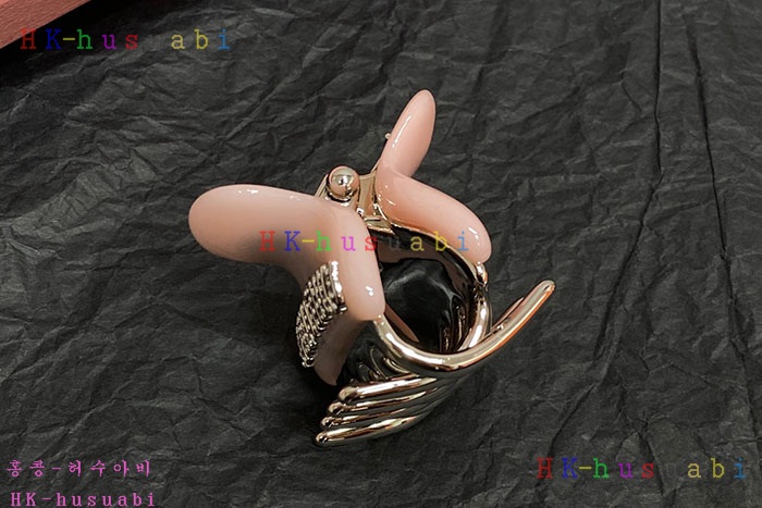 NEW 미우미우 헤어핀 신상 MU 8557018
