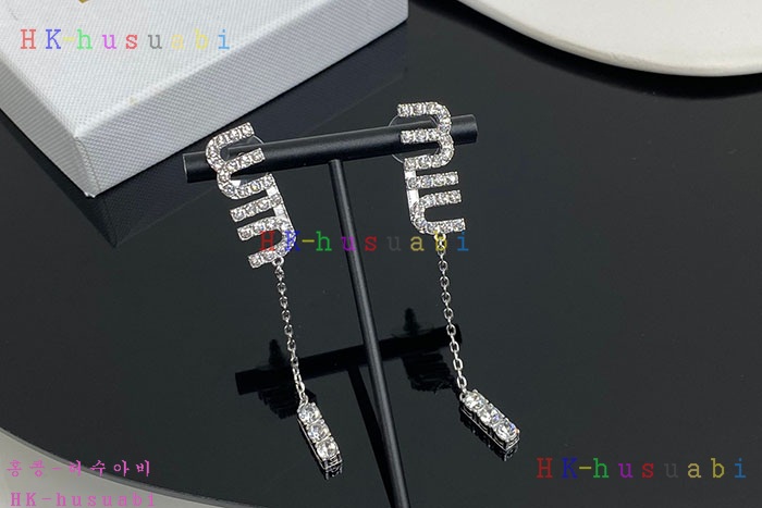 NEW 미우미우 귀걸이 신상 MU 8557026