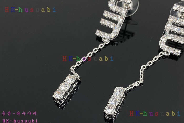 NEW 미우미우 귀걸이 신상 MU 8557026
