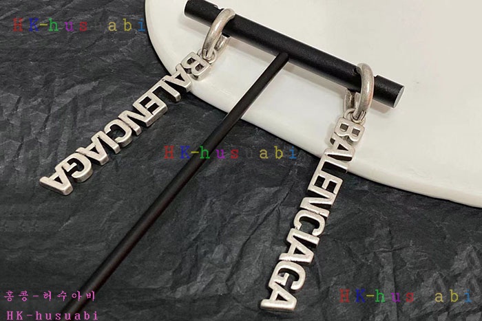 NEW 발렌시아가 귀걸이 신상 B 955810