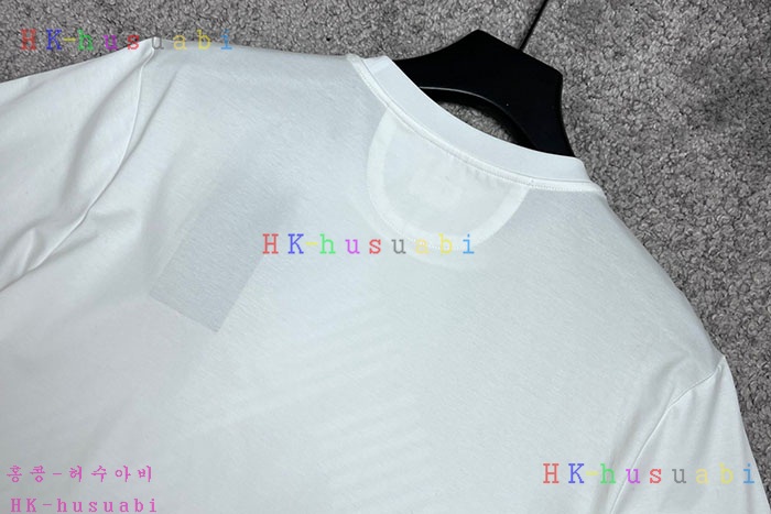 NEW 펜디 반팔티 신상 F 417703