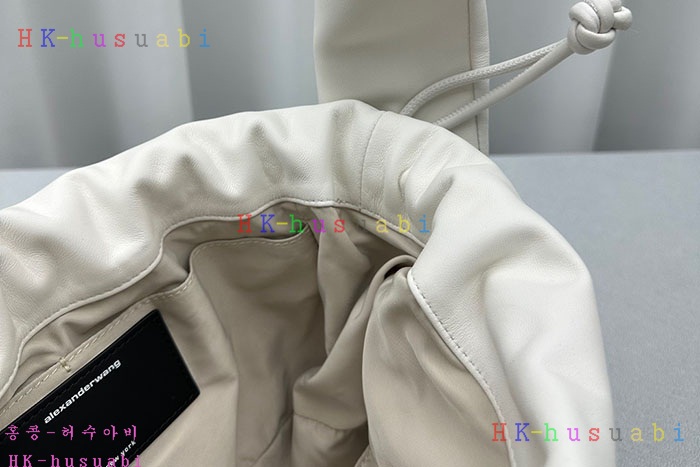 ★미러급★알렉산더왕 ryan 버터리 레더 퍼프 스몰 백 W 558011