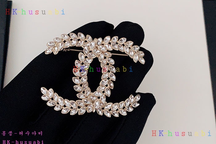 NEW 샤넬 브로치 신상 C  2408853