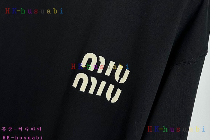 NEW 미우미우 반팔티 신상 MU 895501