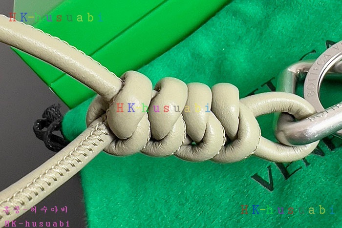 ★미러급★ 보테가베네타 키링 백참 신상 BV 692201