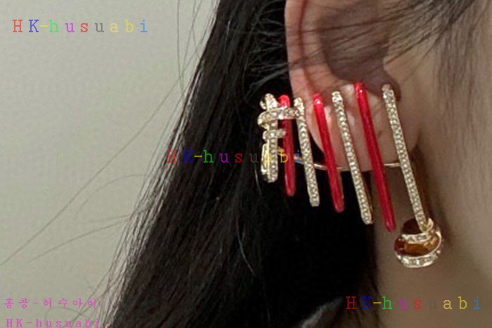 NEW 펜디 귀걸이 신상 FD 177403