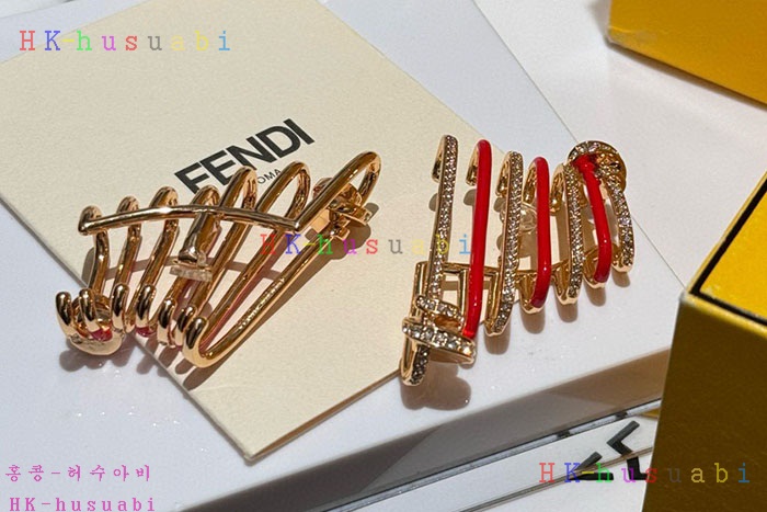 NEW 펜디 귀걸이 신상 FD 177403