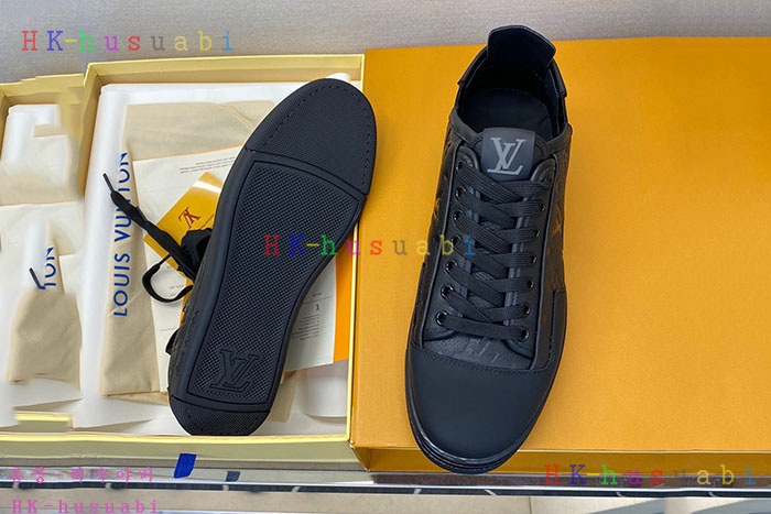 NEW 루이비통 스니커즈  신상 LV 758801
