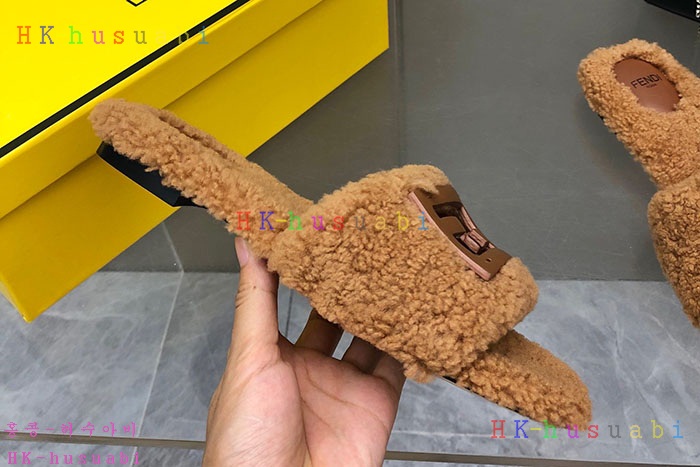 NEW 펜디 샌들 신상 FD 1807709