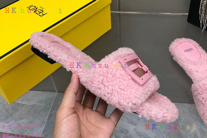 NEW 펜디 샌들 신상 FD 1807710