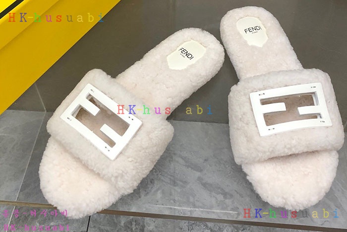 NEW 펜디 샌들 신상 FD 1807712