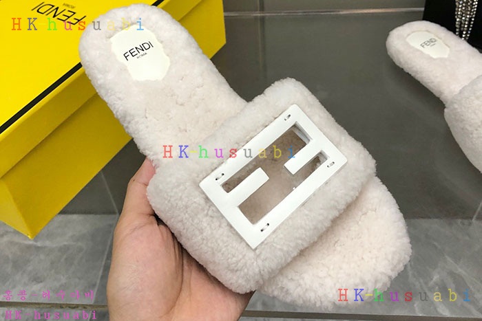 NEW 펜디 샌들 신상 FD 1807712