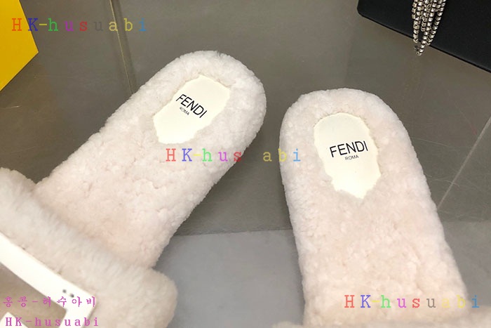 NEW 펜디 샌들 신상 FD 1807712