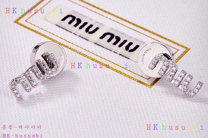 NEW 미우미우 귀걸이 신상 M 0958015
