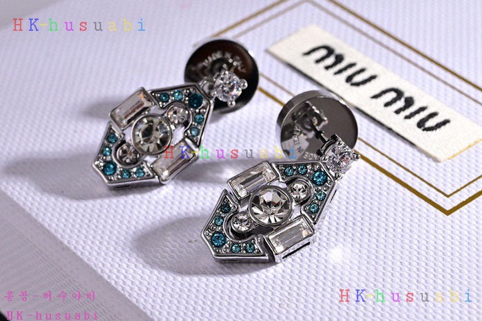 NEW 미우미우 귀걸이 신상 M 0958016
