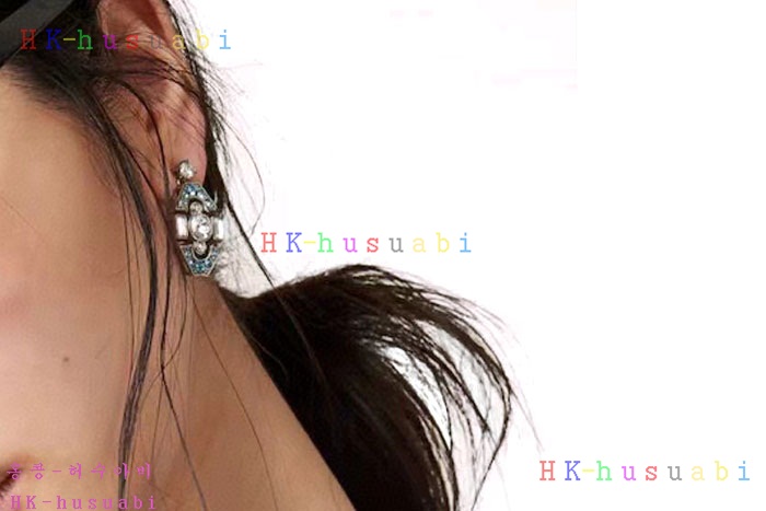 NEW 미우미우 귀걸이 신상 M 0958016