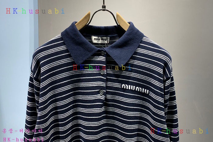 NEW 미우미우 긴팔티 신상 MU 6224703