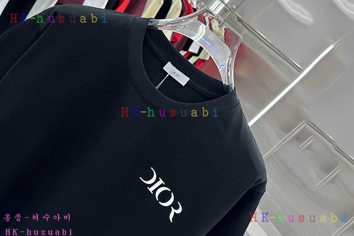 NEW 디올 반팔티 신상 DR 695543