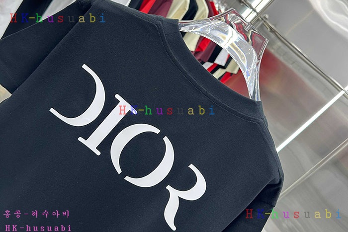 NEW 디올 반팔티 신상 DR 695543