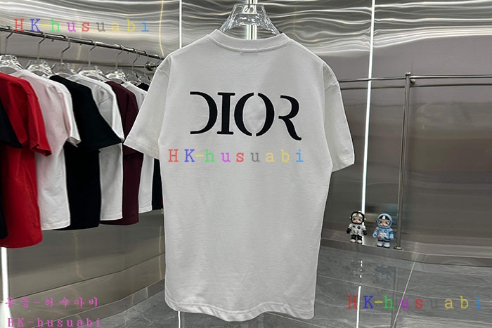NEW 디올 반팔티 신상 DR 695544