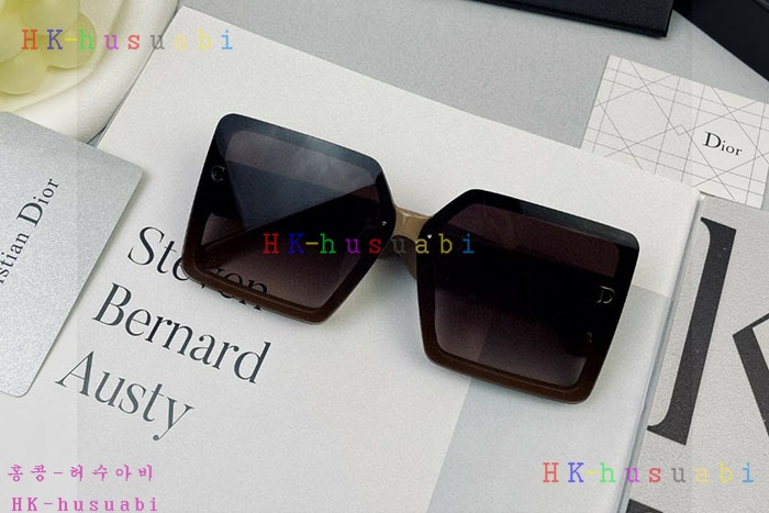 NEW 디올 선글라스 신상 DR 688472