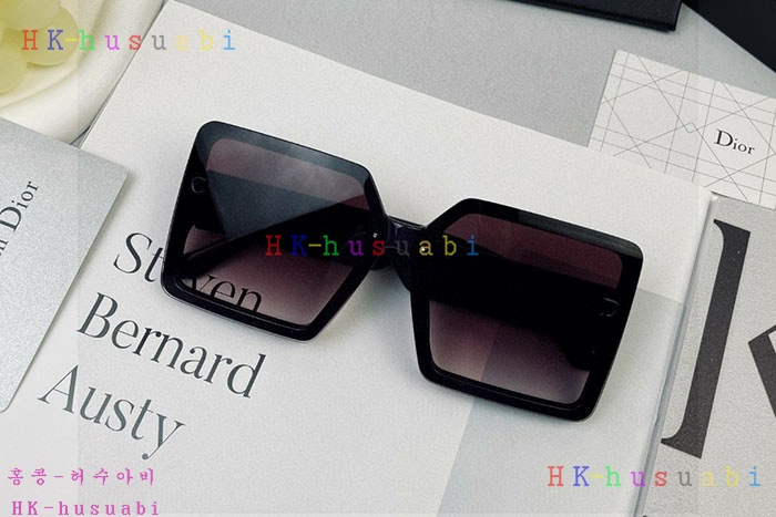 NEW 디올 선글라스 신상 DR 688472