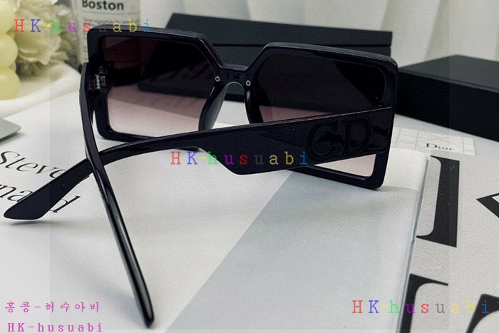 NEW 디올 선글라스 신상 DR 688472