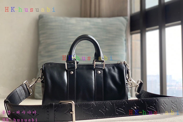 ★미러급★루이비통 키폴 카고 반둘리에 25 LV 나이트 M13988