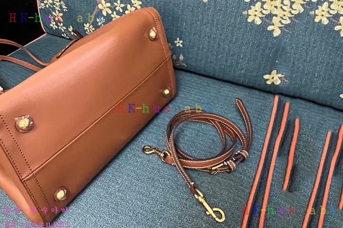 ★미러급★발렌티노 ANTIBES 미디엄 가죽 토트백 6Y2B0D16-4