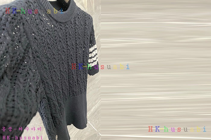 NEW 톰브라운 반팔니트 신상 TB 18857229