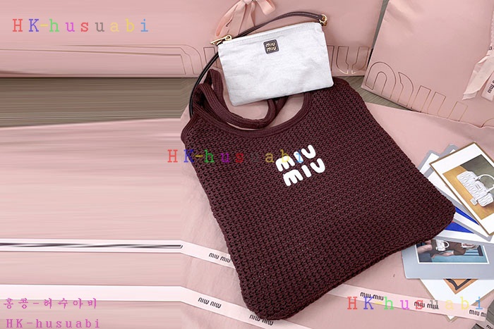 ★미러급★미우미우 아이비 라피아 효과 우븐 토트 백 5BG231