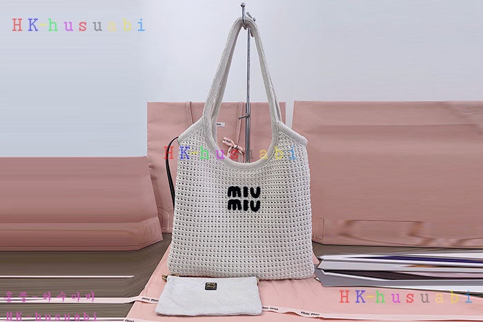 ★미러급★미우미우 아이비 라피아 효과 우븐 토트 백 5BG231-2