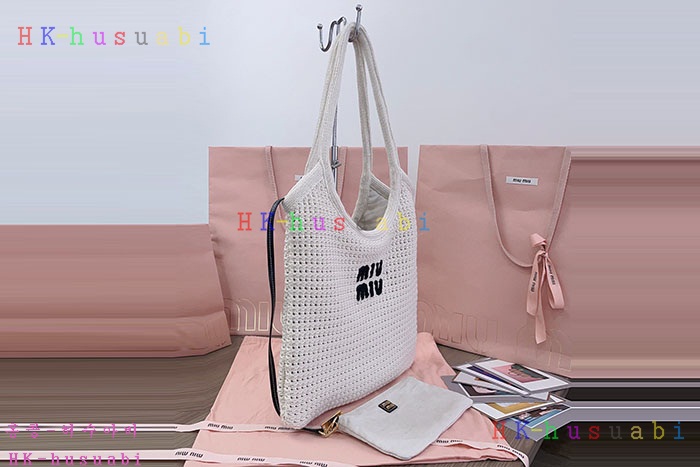 ★미러급★미우미우 아이비 라피아 효과 우븐 토트 백 5BG231-2
