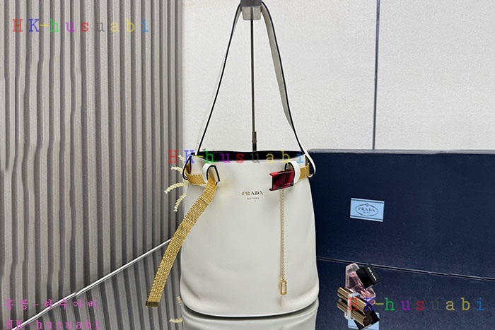 ★미러급★프라다 버클 레더 버킷백 쥬얼드 벨트 1BE085-4