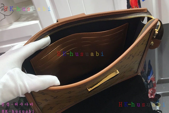 ★미러급★ 루이비통  도핀 클러치  M44178