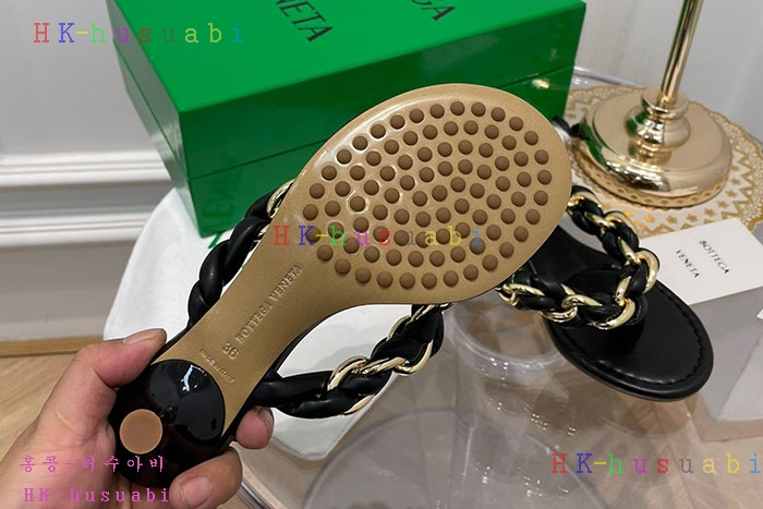 NEW 보테가베네타 샌들 신상 BV 557250