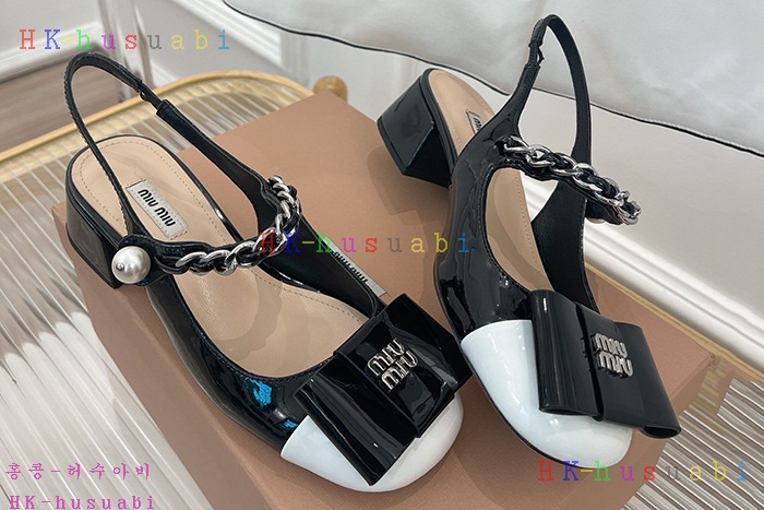 NEW 미우미우 샌들 신상 M 8552403
