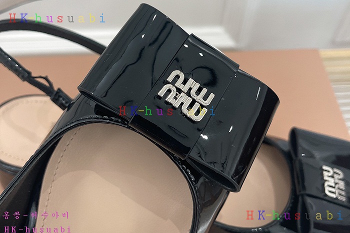 NEW 미우미우 샌들 신상 M 8552403