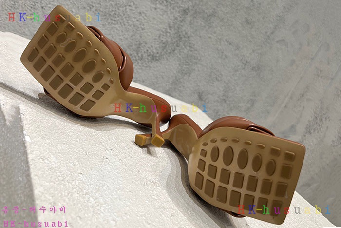 NEW 보테가베네타 샌들 신상 BV 857551
