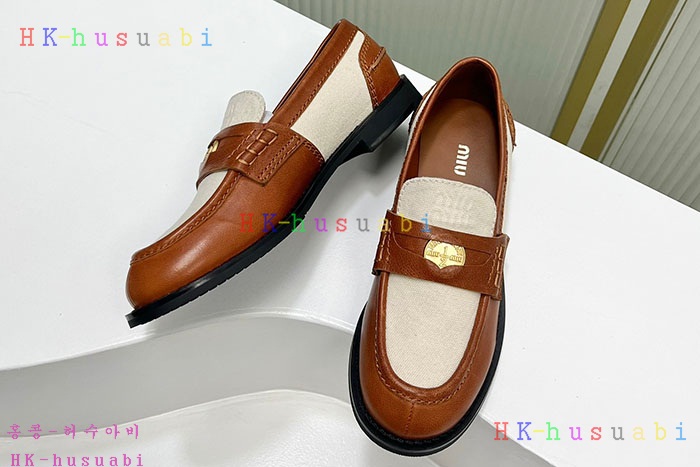 NEW 미우미우 로퍼 신상 M 8557045
