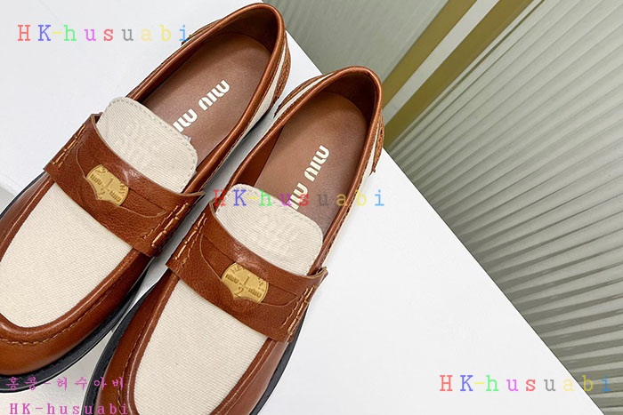 NEW 미우미우 로퍼 신상 M 8557045