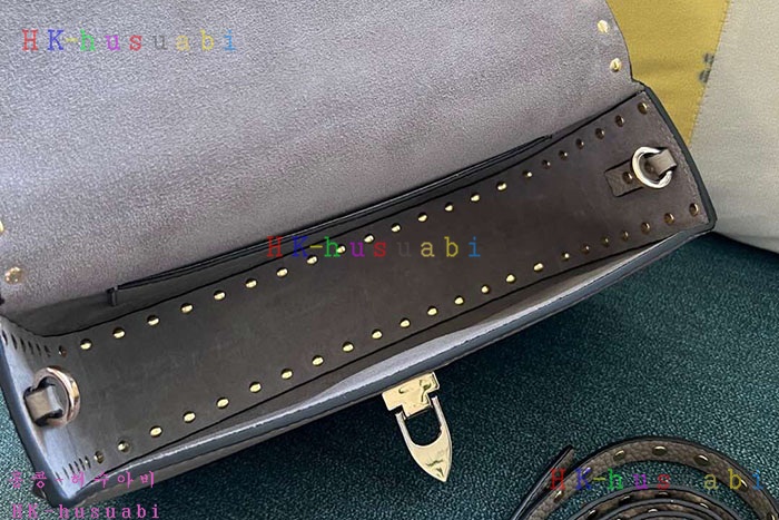 ★미러급★발렌티노 가라바니 락스터드 숄더 백  5W0B0Q70