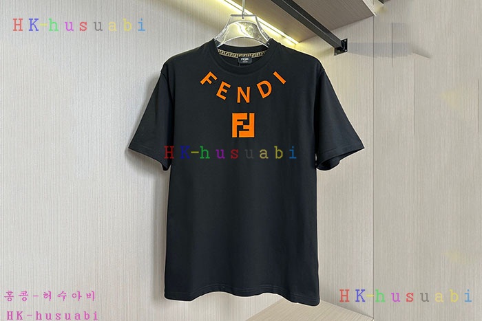 NEW 펜디 반팔티 신상 FD 559402