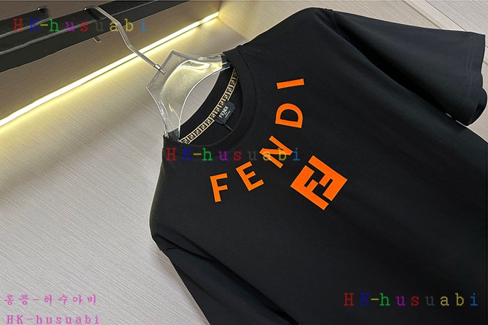 NEW 펜디 반팔티 신상 FD 559402